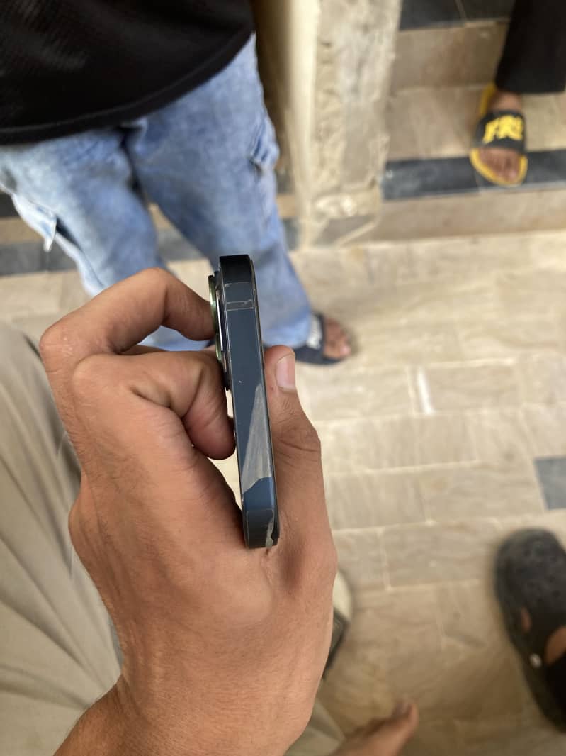 Apple iPhone 13 1