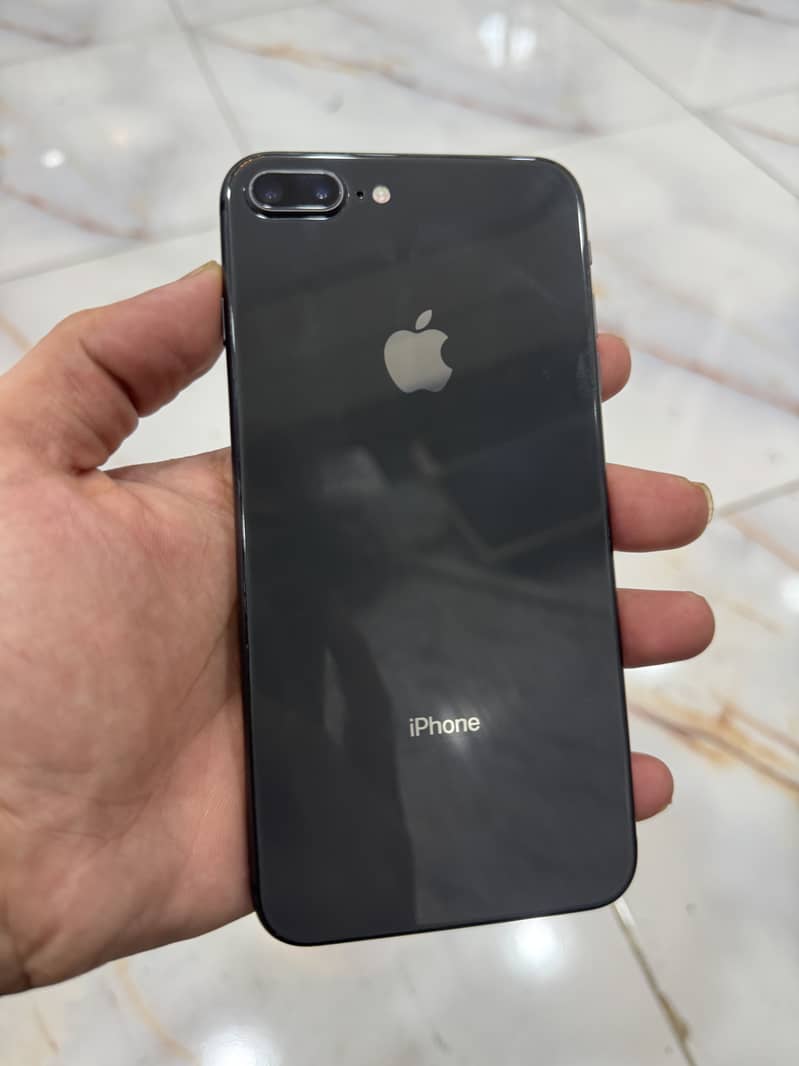 Apple iPhone 8 Plus 1
