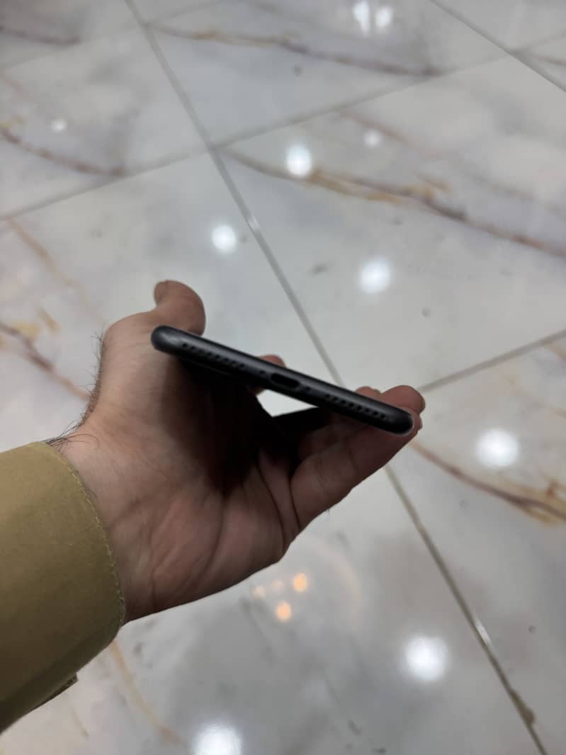 Apple iPhone 8 Plus 3