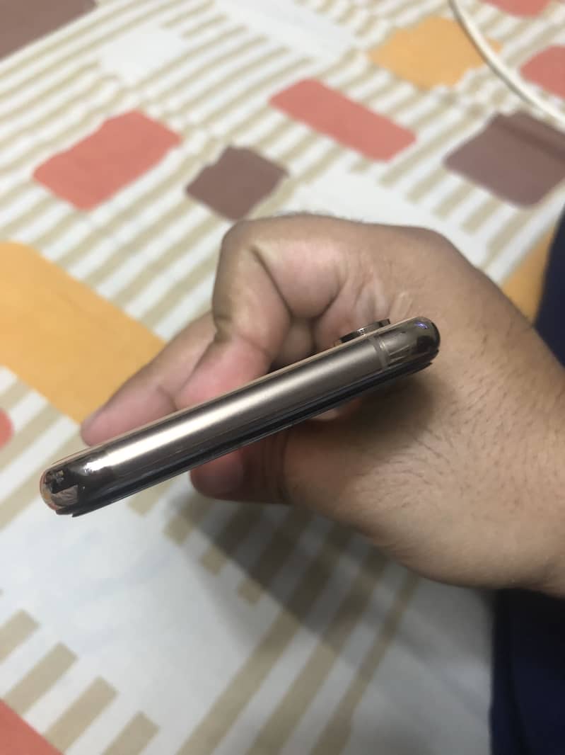 Apple iPhone XS 1