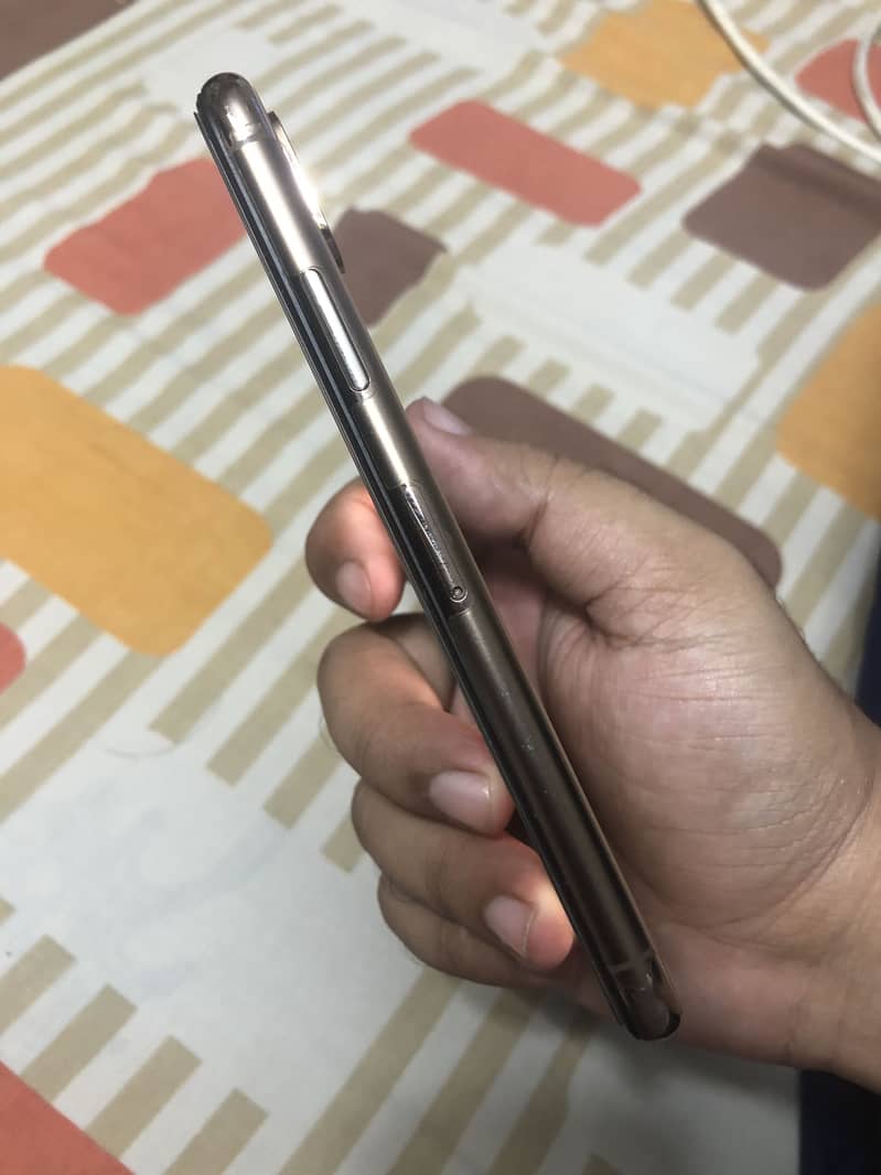 Apple iPhone XS 3