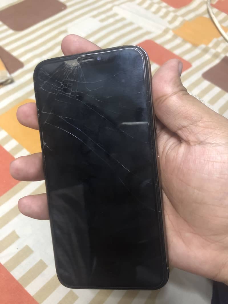 Apple iPhone XS 4