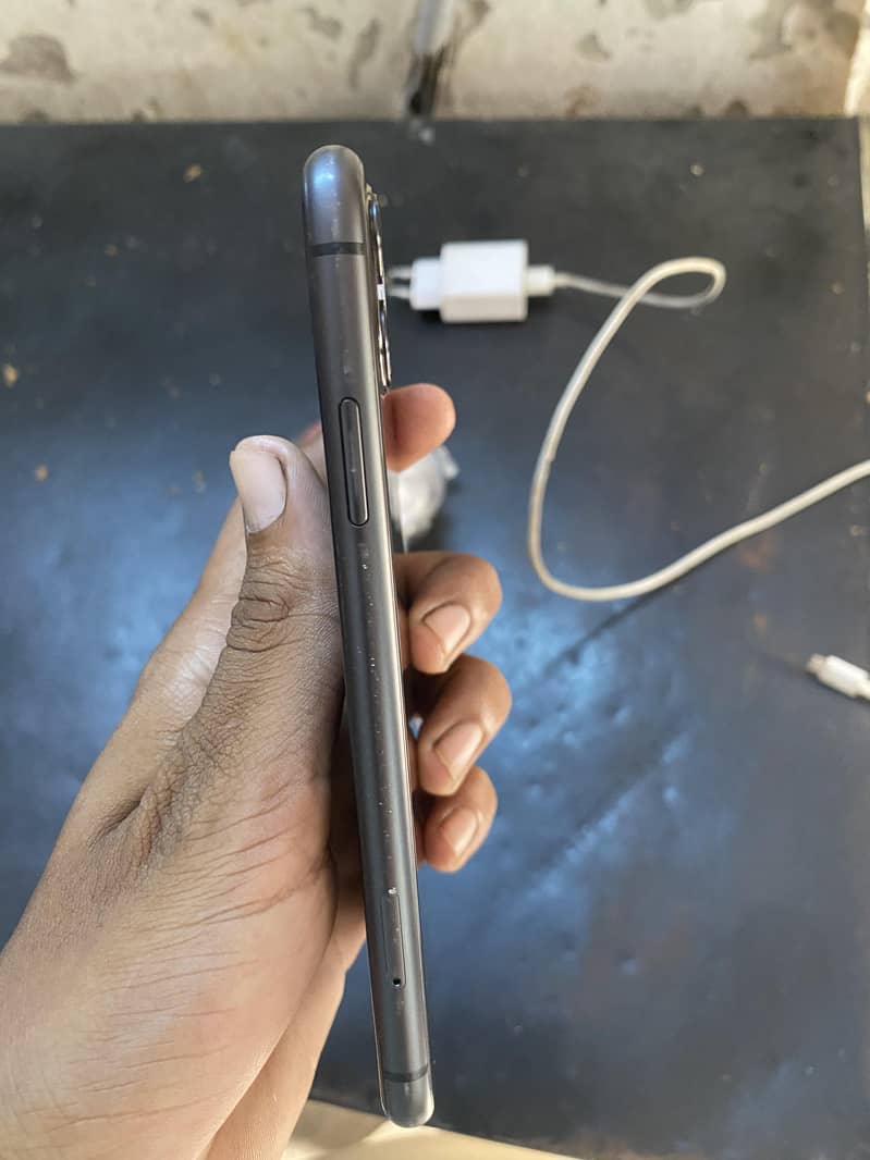 Apple iPhone 11 3