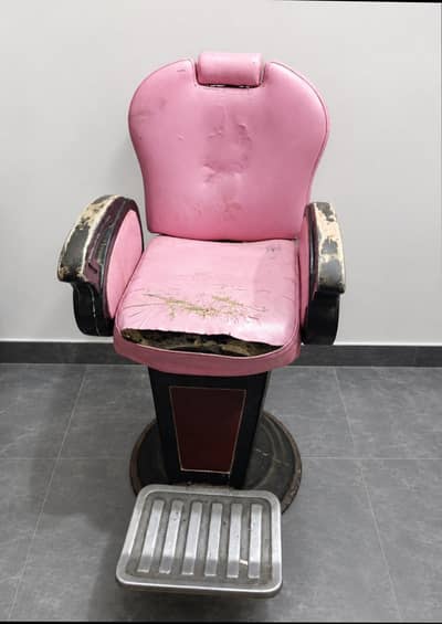 barber pink chair