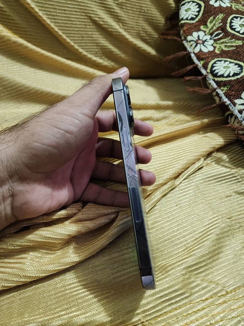 Apple iPhone 14 Pro Max 1