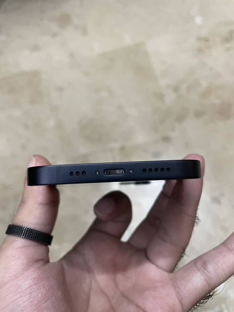 Apple iPhone 12 4