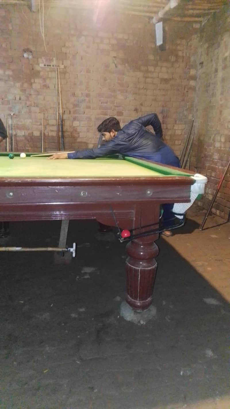 Snooker table 0