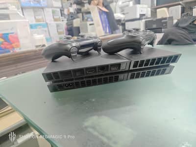 PS4 WITH 2X CONTROLLERS 500GB