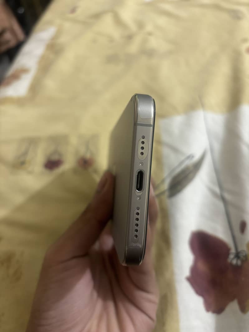 Apple iPhone 15 Pro Max 3