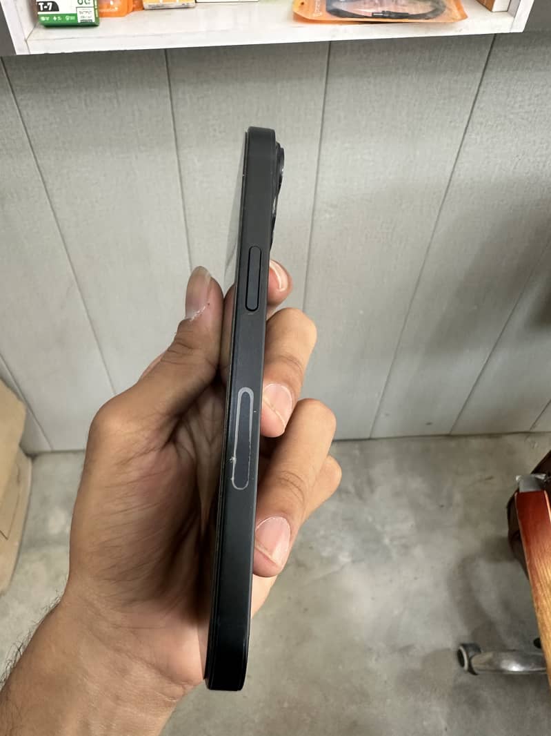Apple iPhone 14 3