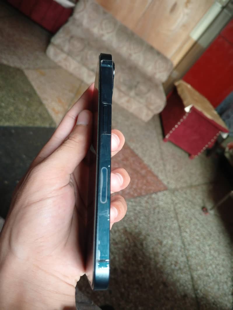 Apple iPhone 13 1
