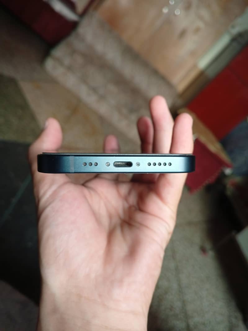 Apple iPhone 13 2