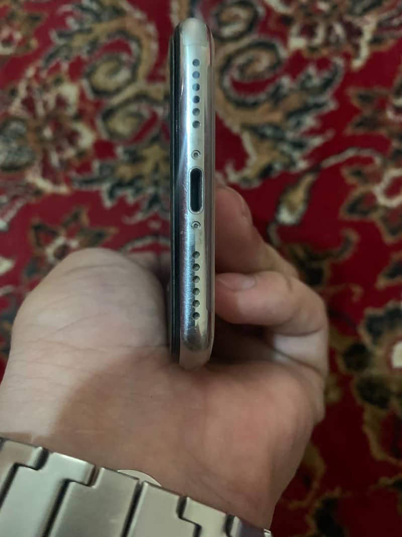 Apple iPhone X 4
