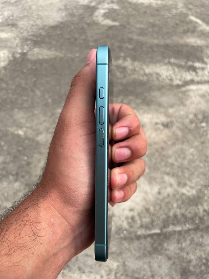 Apple iPhone 16 4
