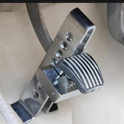paindal  lock hai new hai bilkul kesi bhi car mai lag jaye ga metal ka