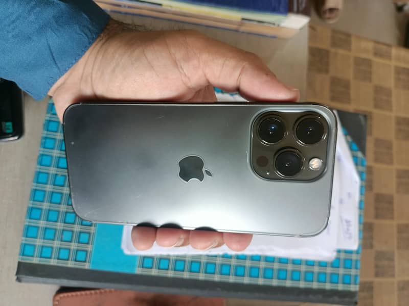 Apple iPhone 13 Pro 1