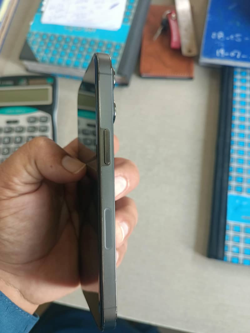 Apple iPhone 13 Pro 4