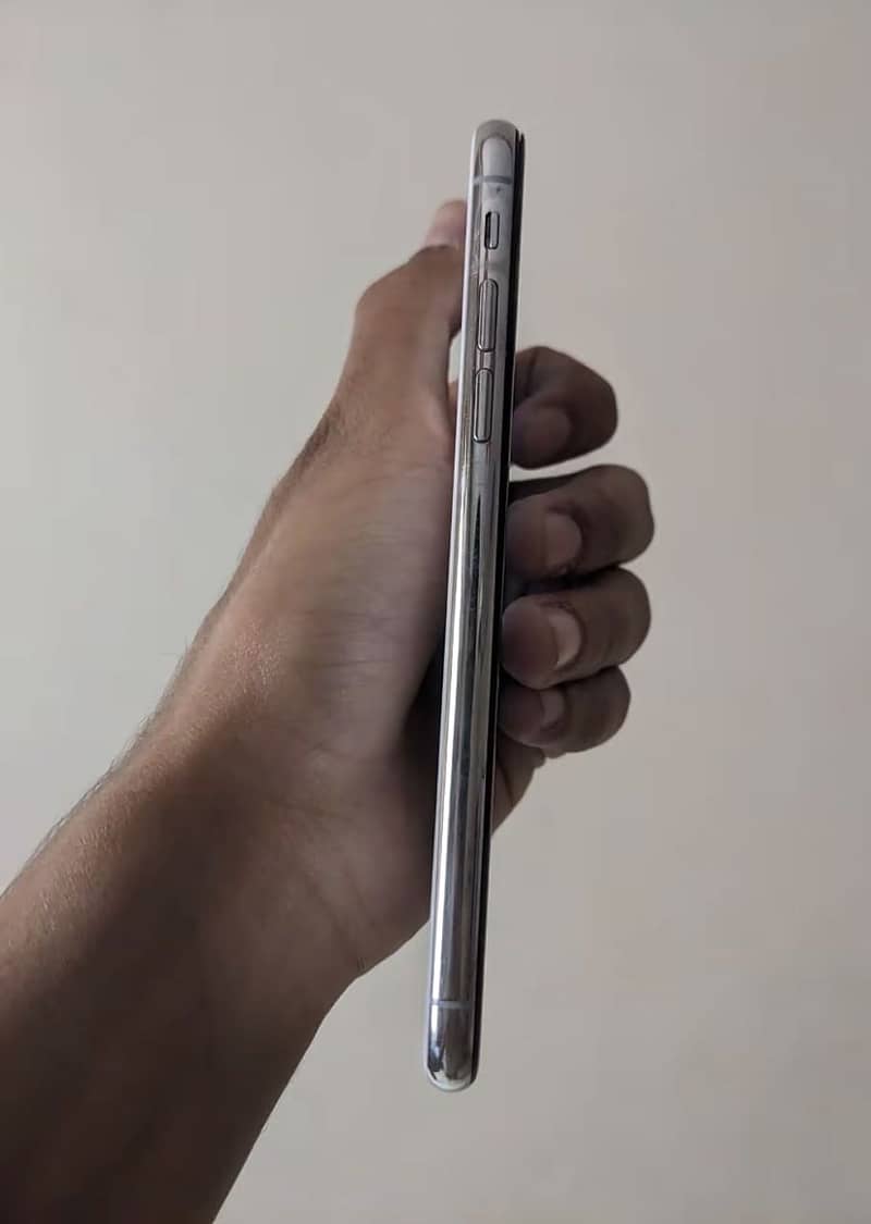 iPhone XS 3