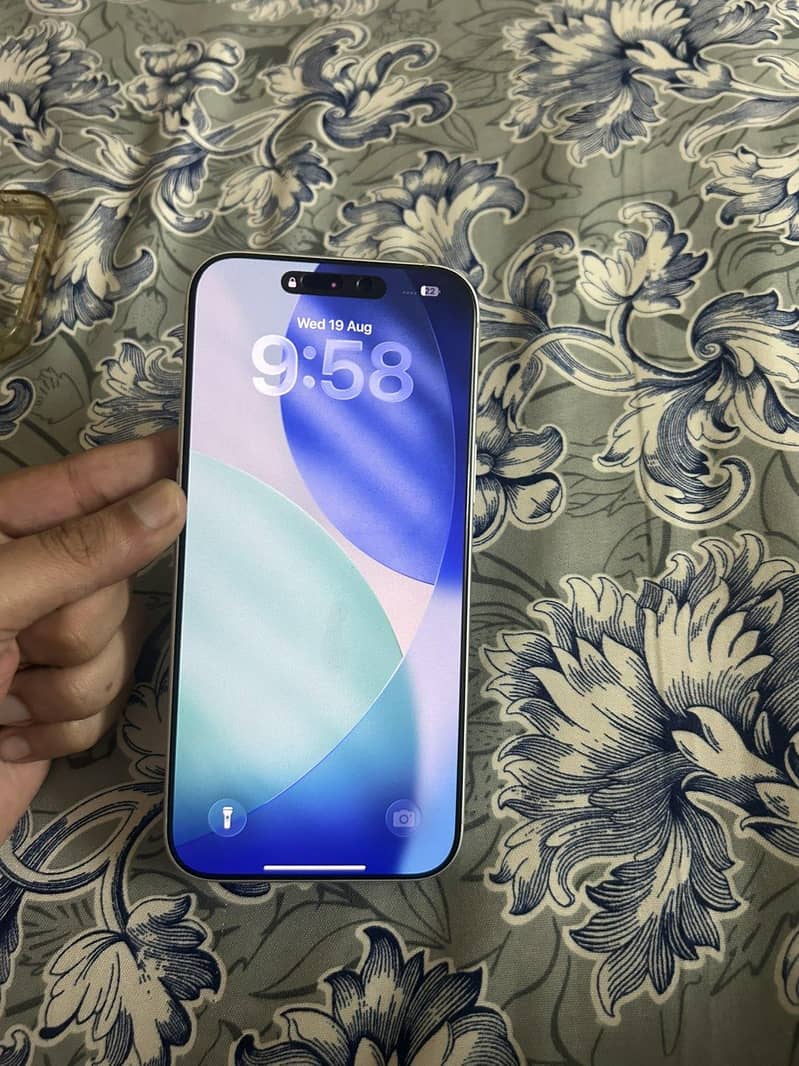 Apple iPhone 17 Pro Max 1