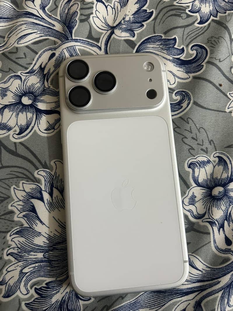 Apple iPhone 17 Pro Max 2