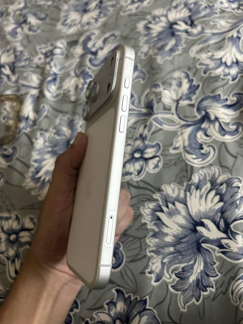Apple iPhone 17 Pro Max 3