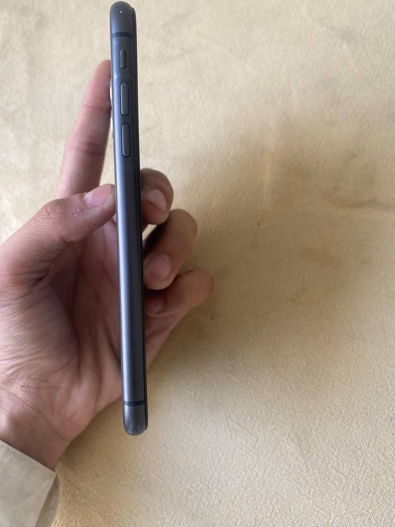 Apple iPhone 11 3