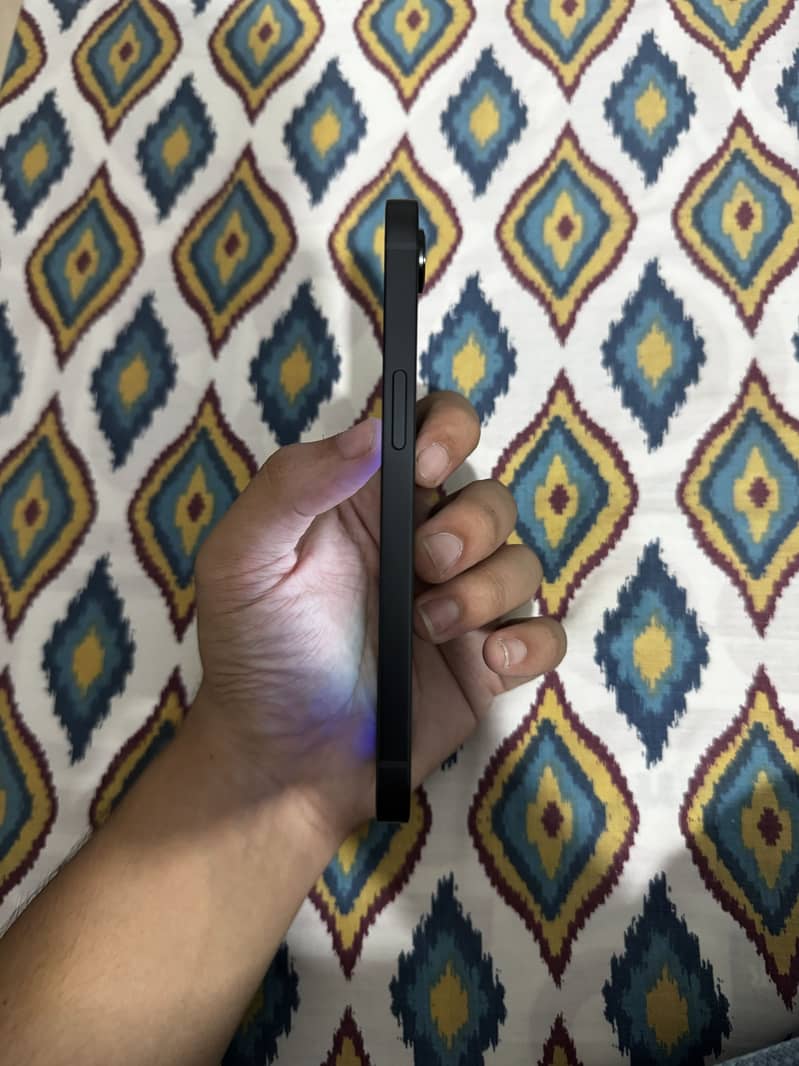 Iphone 16e 5