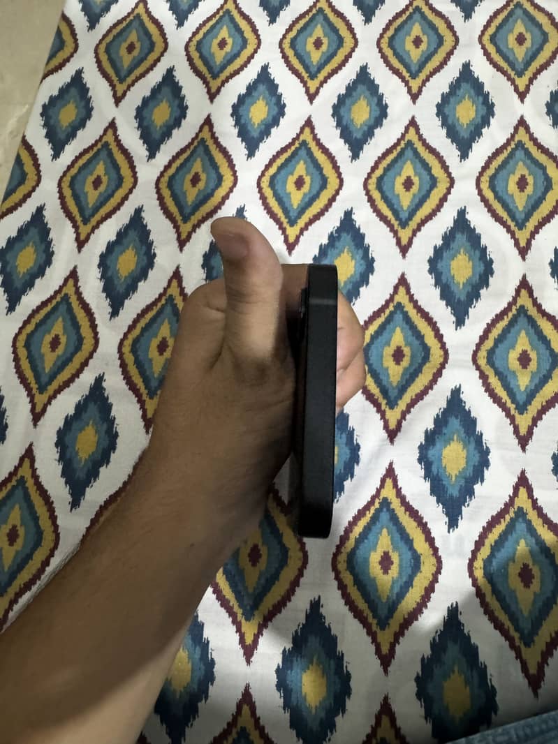 Iphone 16e 6