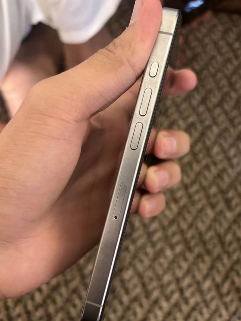 Apple iPhone 15 Pro 2