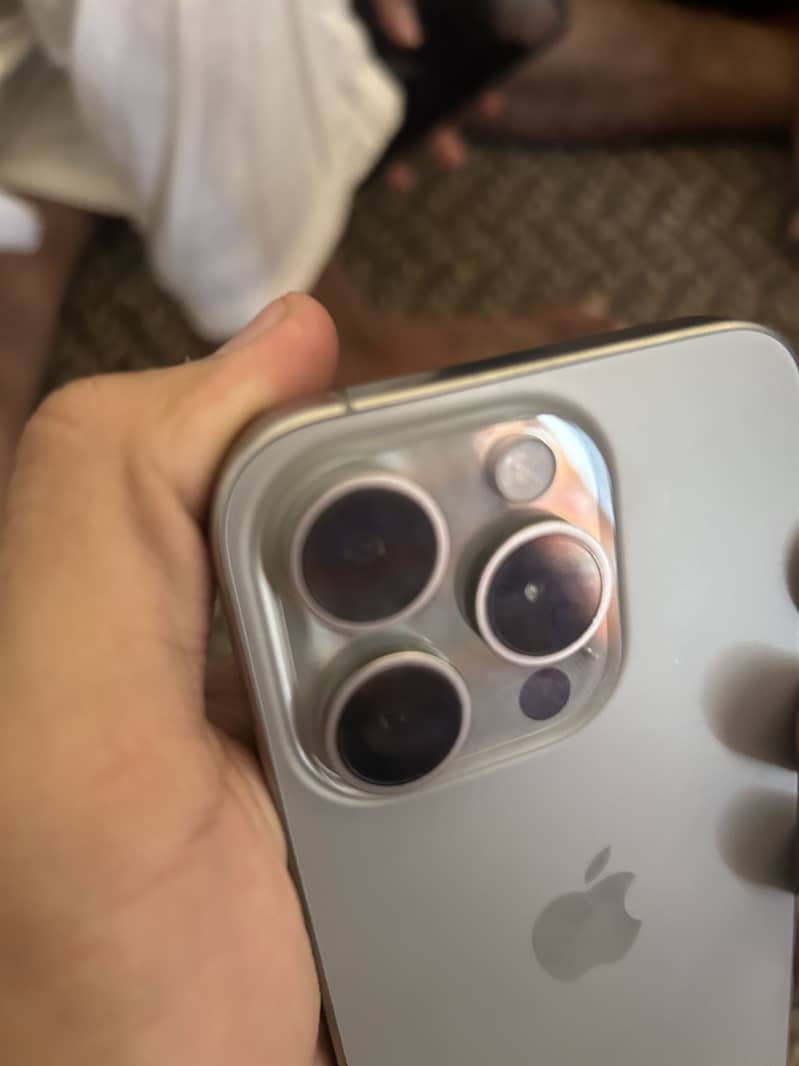 Apple iPhone 15 Pro 3