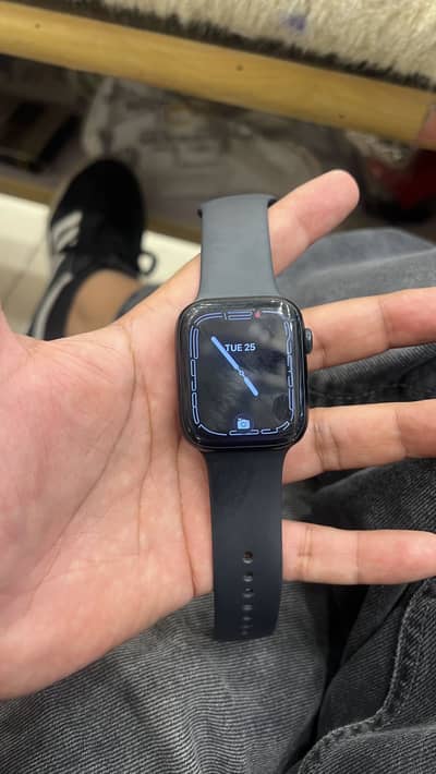 Apple watch series 9 45mm 94% health