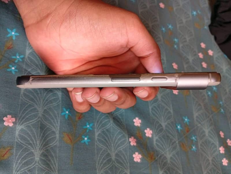 Google Pixel 8 4