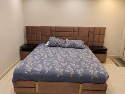 Pink/Mauve Bedroom Furniture Set – Bedside Tables & Dressing Table