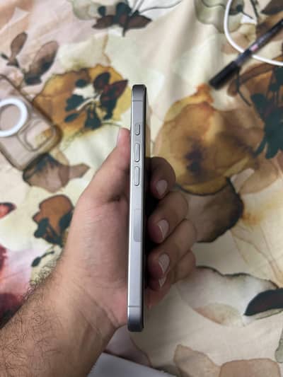 Apple iPhone 16 Pro JV