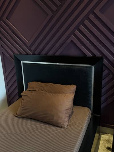 Black leathered Bed