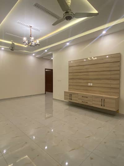 5M BRAND NEW HOUSE WITH BASEMENT AVAILABLE FOR RENT