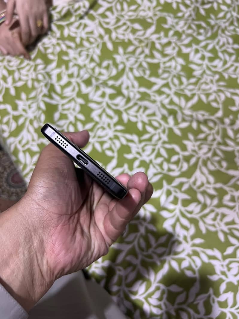 BlackBerry KEY2 5