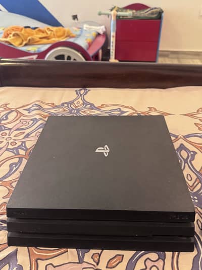 Ps4 pro 1TB IN MINT CONDITION