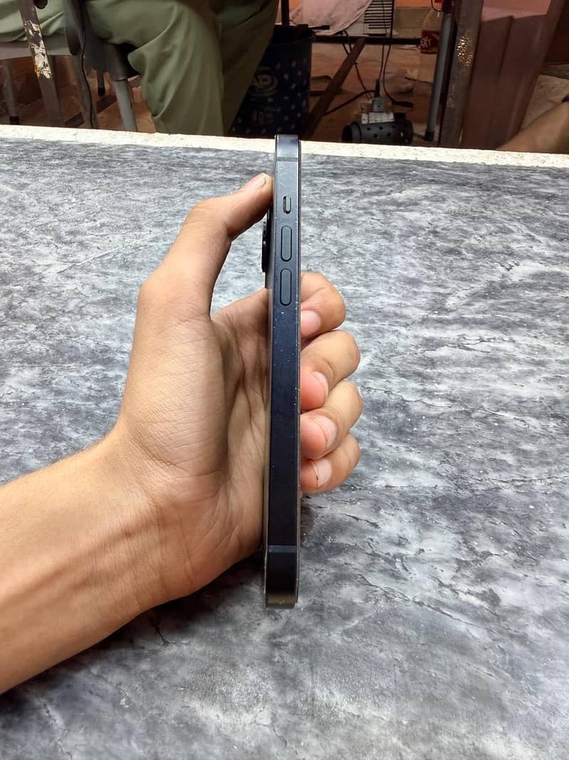 iPhone 14 3