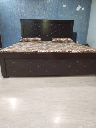 Modern King Size Wooden Bed with Tufted Diamond Design