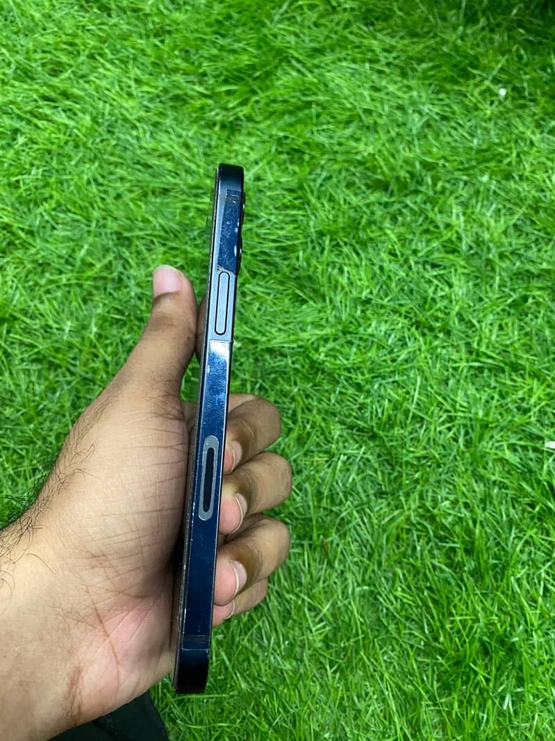 Apple iPhone 12 6