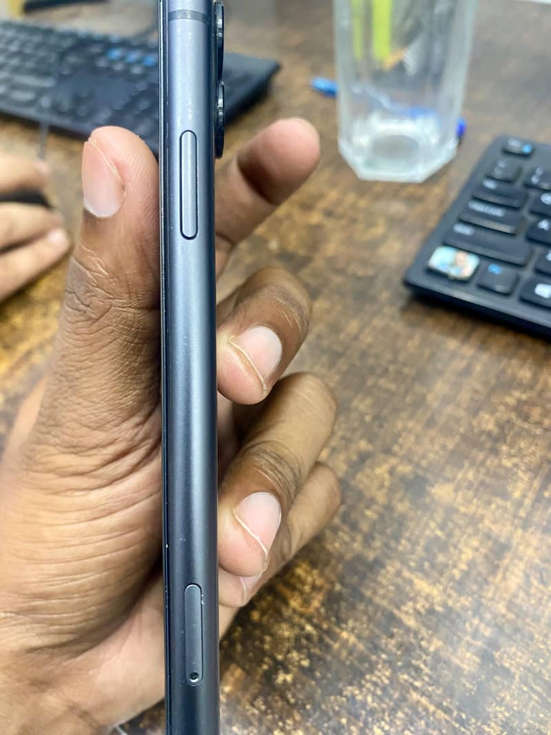 Apple iPhone 11 3
