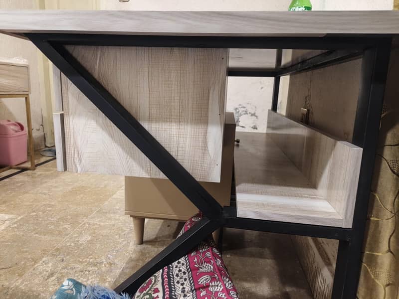 Table For Study and Laptop office using 1