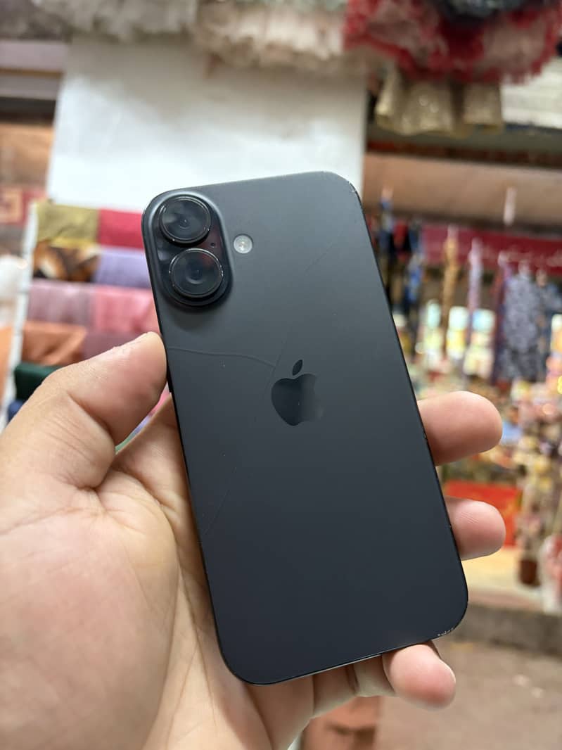Apple iPhone 16 4