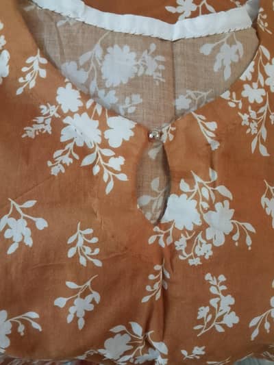stiched 2 piece large size suites each suite price 2800 reasonable pri
