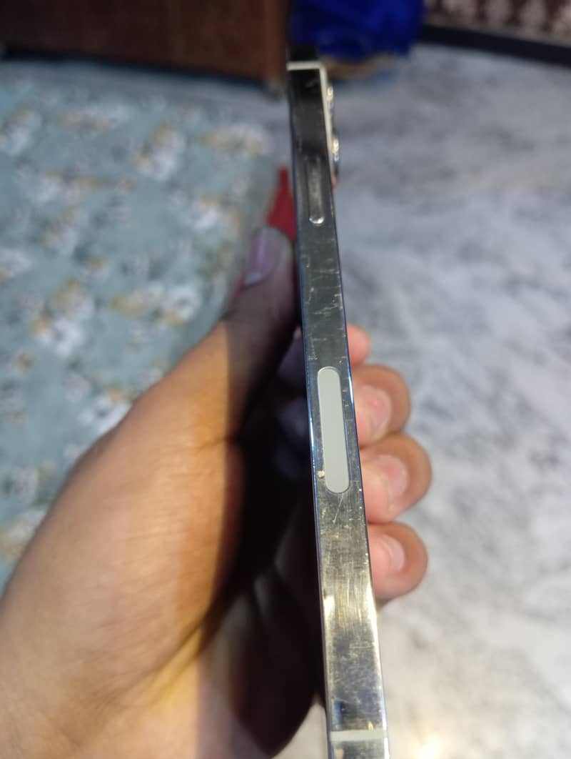 iPhone 12 pro max 4