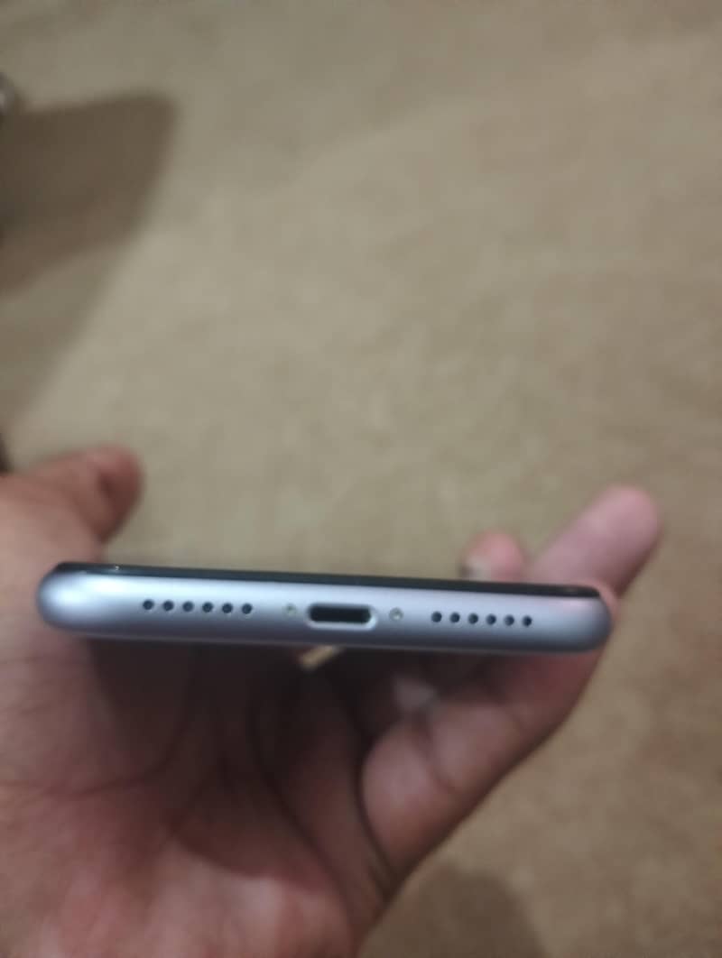 Apple iPhone 11 0