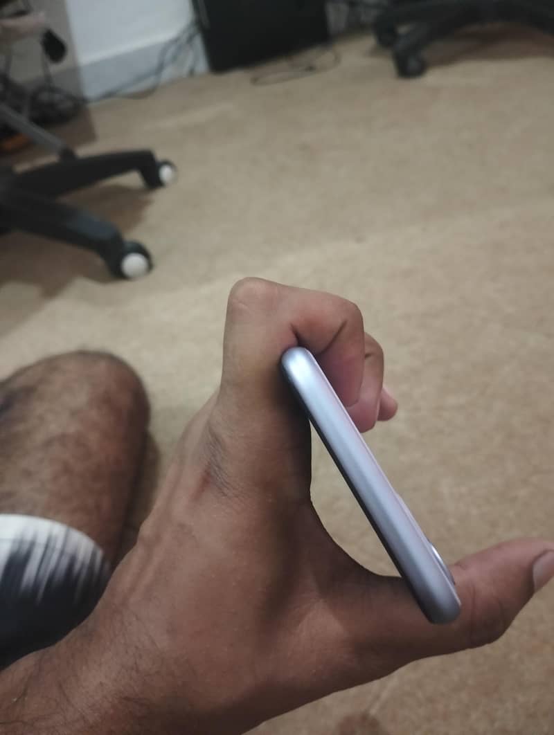 Apple iPhone 11 3