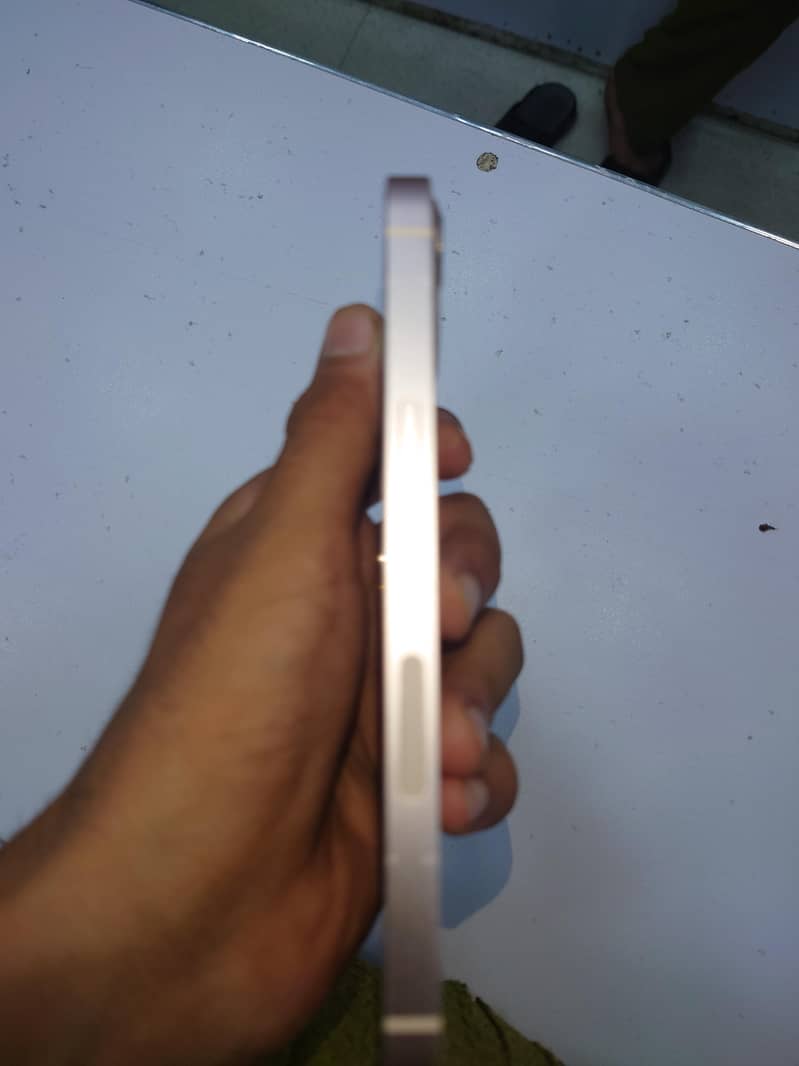 Apple iPhone 13 1