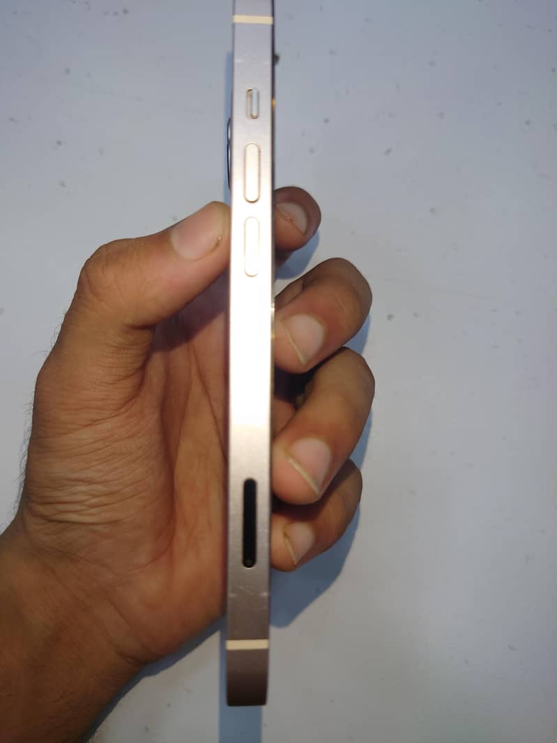 Apple iPhone 13 2